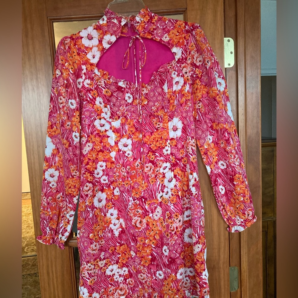 Fashion Nova floral mini dress with a cut out diamond shape on the bodice ❤️❤️❤️